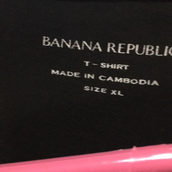 V- neck like new shirt - Picture 3 of 3